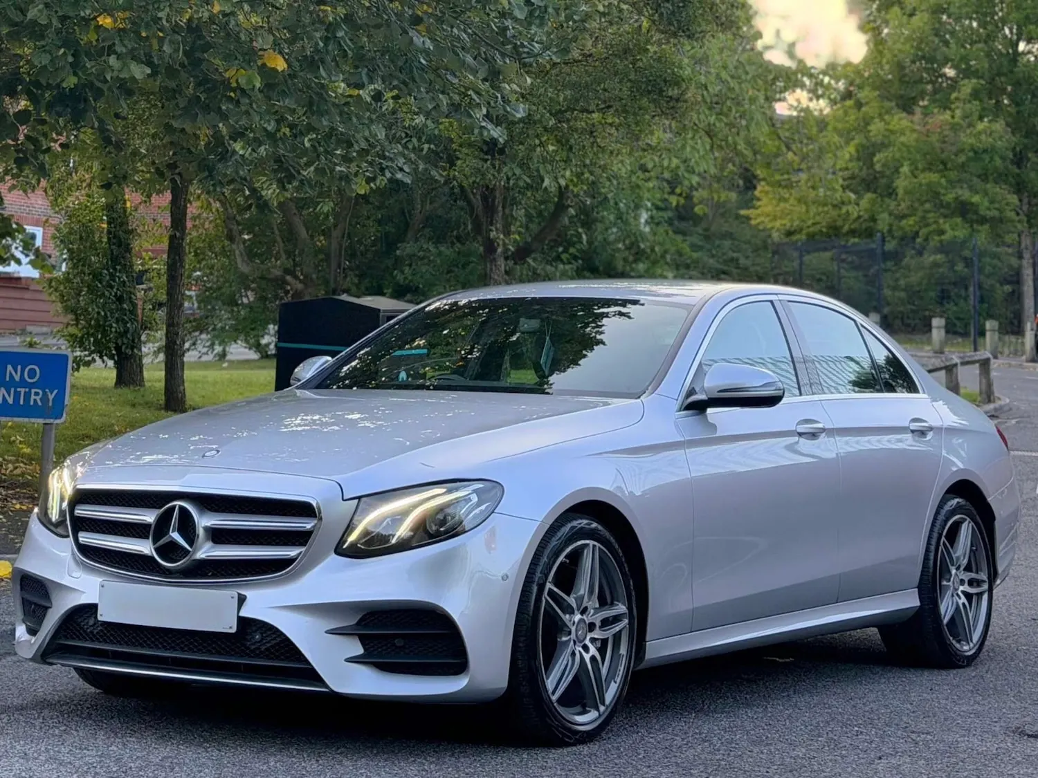 2017 Mercedes-Benz E-Class E220 d AMG Line 9G-Tronic in Silver — main photo